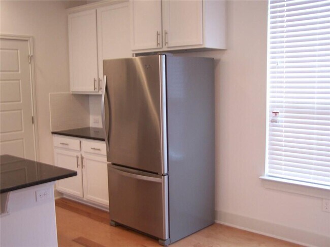 Building Photo - 2214 Capulet St