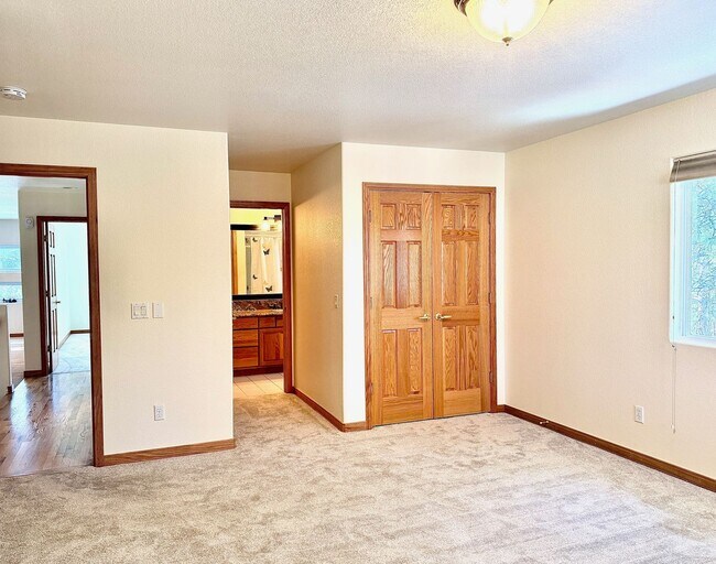 Building Photo - Warm & Spacious Woodmoor Home in a Fantast...