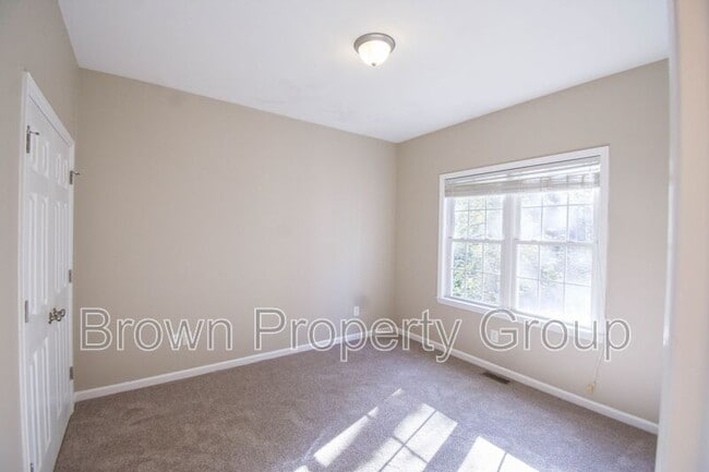 Building Photo - 3270 Argyll Dr