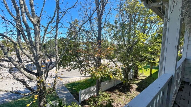 Building Photo - Coming Soon! Davis Shores Townhouse