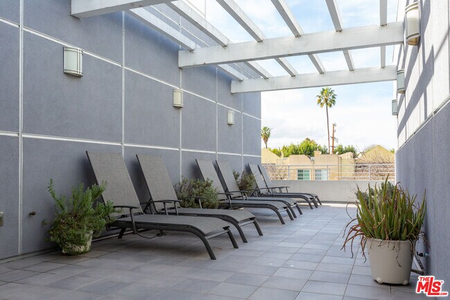 Building Photo - 4240 Laurel Canyon Blvd