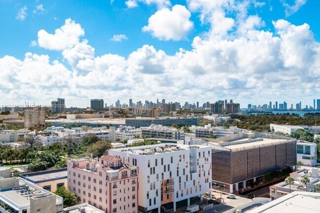 Primary Photo - 2301 Collins Ave