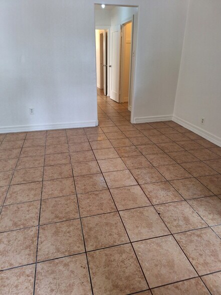 Building Photo - 1435 W 51st St