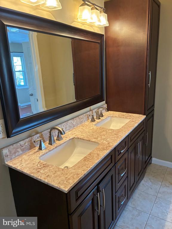 Building Photo - 83 Glenview Ln