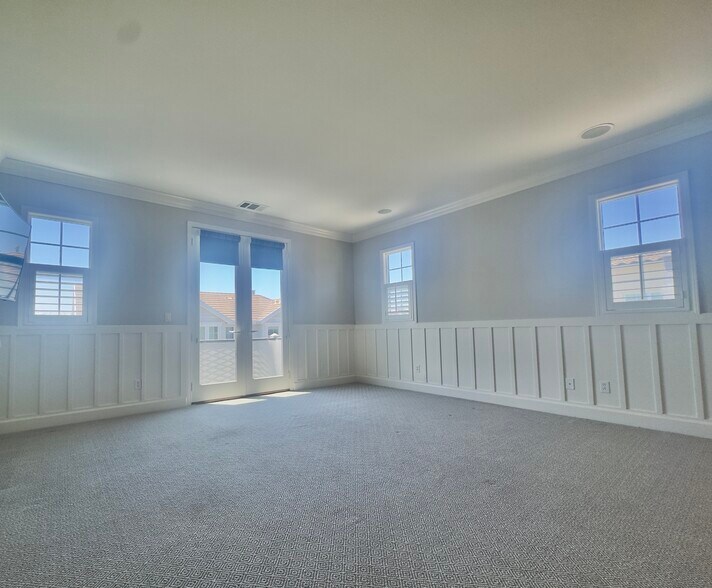 Building Photo - 1049 S Wedgewood Rd