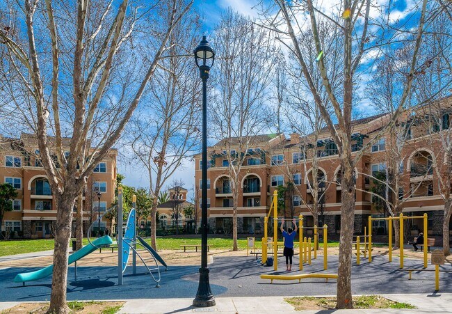 Building Photo - Beautiful & Spacious 3bd Condo With Great ...