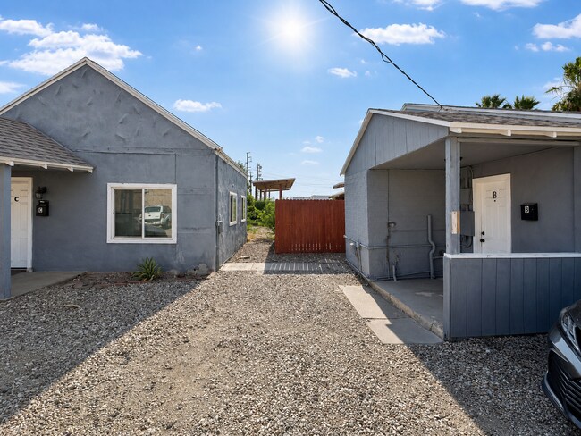 Building Photo - 5915 W Palmaire Ave
