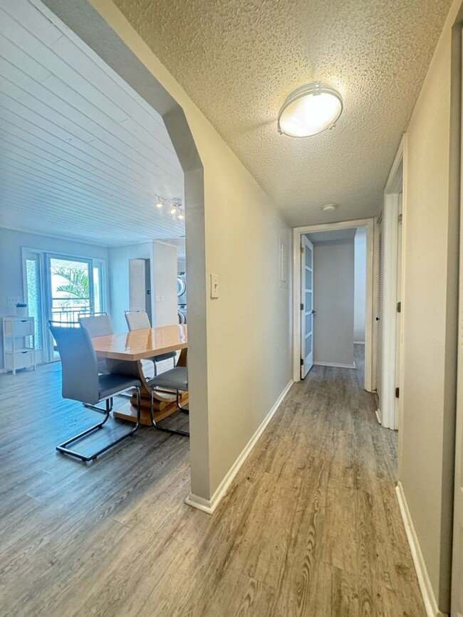 Building Photo - Annual modern 2-bedroom, 2-bath condo in t...