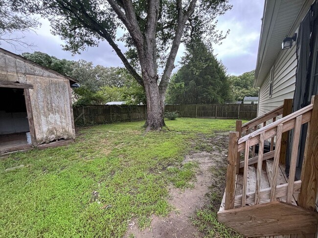 Building Photo - Beautiful, Renovated 3 Bedroom Rancher in ...