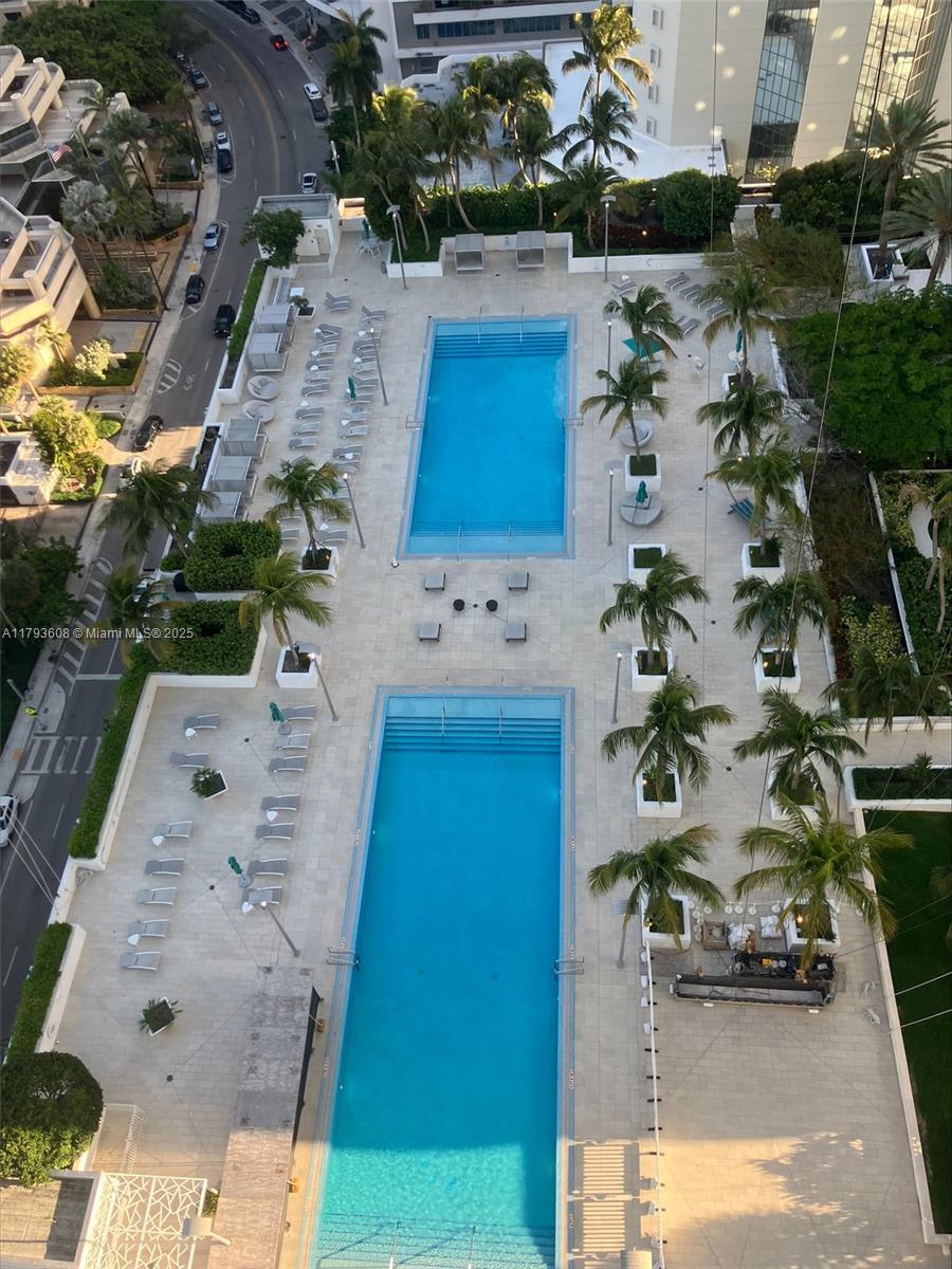 Building Photo - 950 Brickell Bay Dr