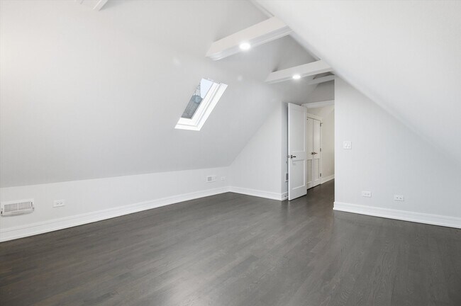 Building Photo - 2726 N St Louis Ave