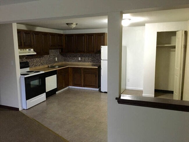 Interior Photo - 193-195 Mead St