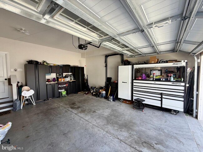 Building Photo - 9374 Mulligan Way