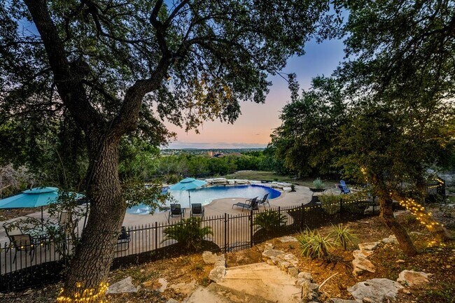 Building Photo - 813 Moonlight Bay Dr