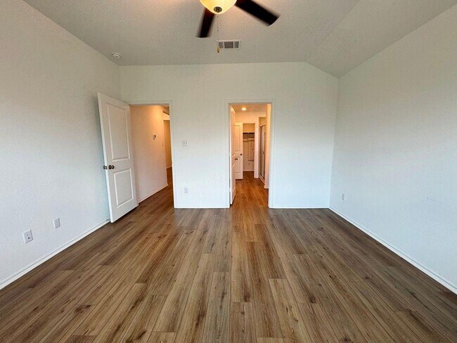 Building Photo - 208 Magione St