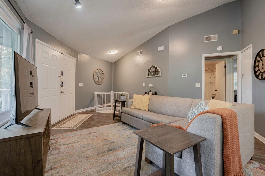 Building Photo - 7704 Dartmoore Ln