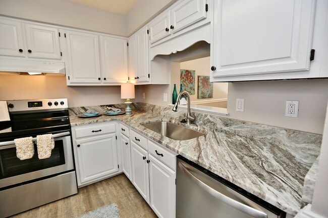 Building Photo - Updated End-Unit Brick Townhome Ready NOW!...
