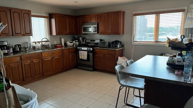 Building Photo - 263 Livingston Ave