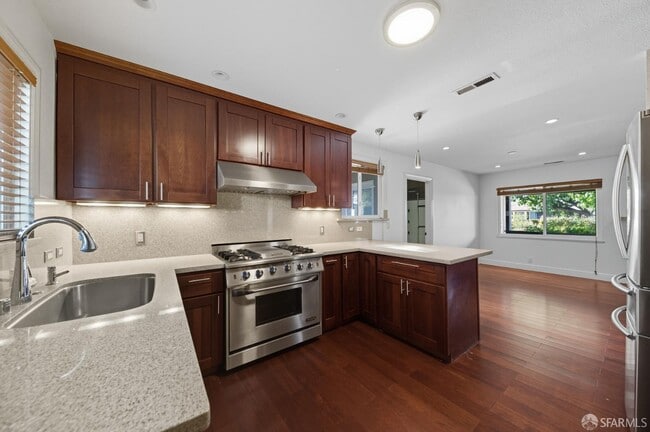 Building Photo - 2061 Ahneita Dr