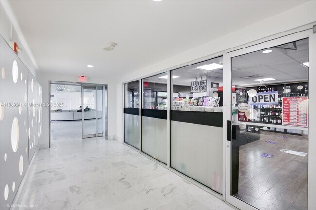 Building Photo - 1000 West Ave