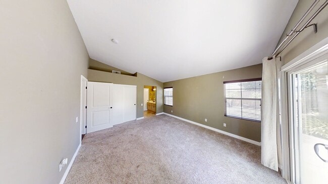 Building Photo - Beautiful 4 Bedroom 2 Bathroom House in Be...