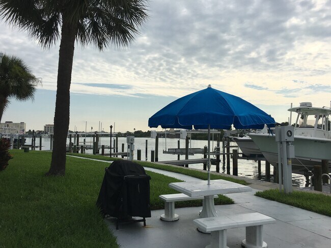 Building Photo - 345 Medallion Blvd