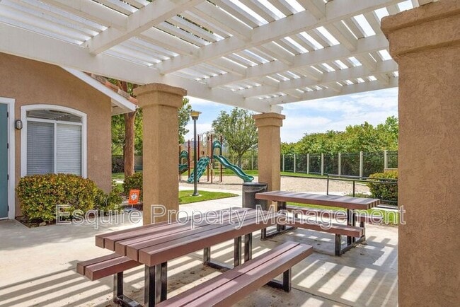 Building Photo - 5220 Buena Mesa Ct