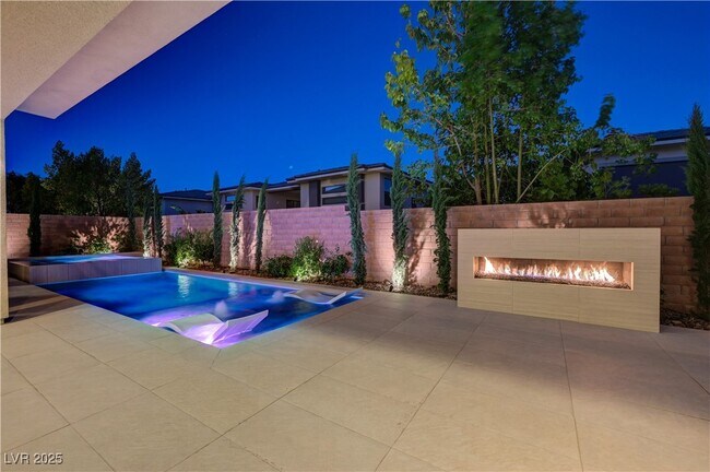 Building Photo - 68 Grey Feather Dr