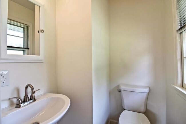Building Photo - 5621 Bridlewood Dr