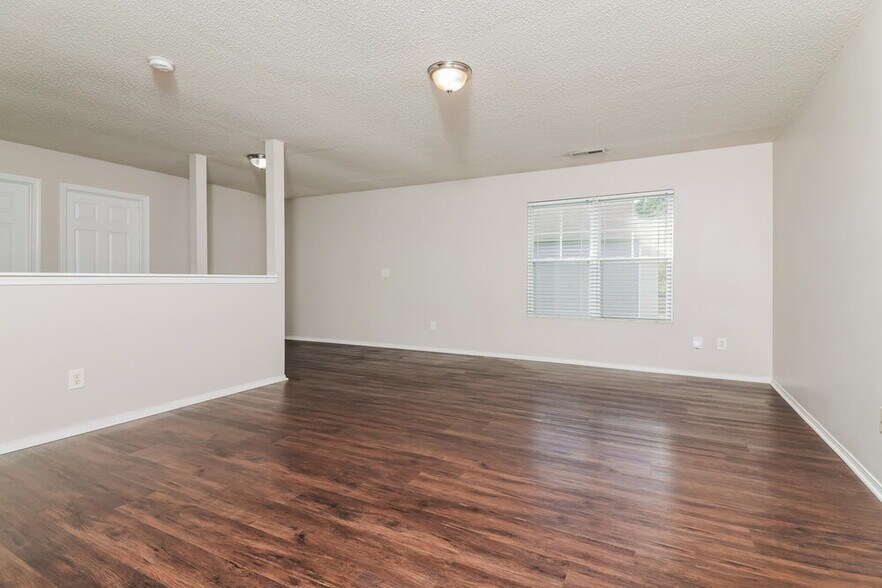 Building Photo - 3032 Van Dorn Rd