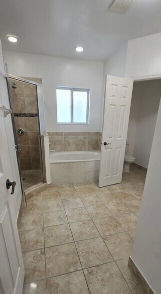 Building Photo - 2344 SE 16th Terrace