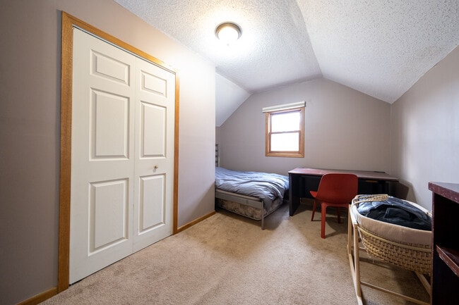 Building Photo - 14130 35th Ave N