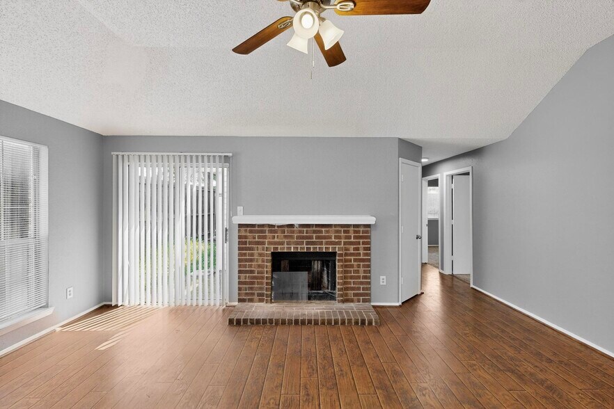Family room - 4028 Scarsdale Ln