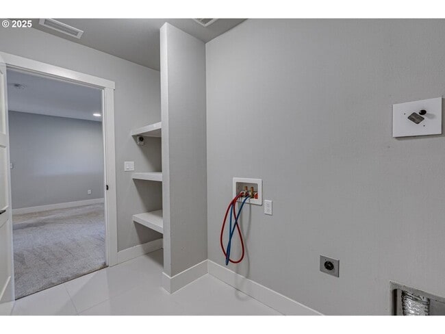 Building Photo - 10902 NE 119th Pl