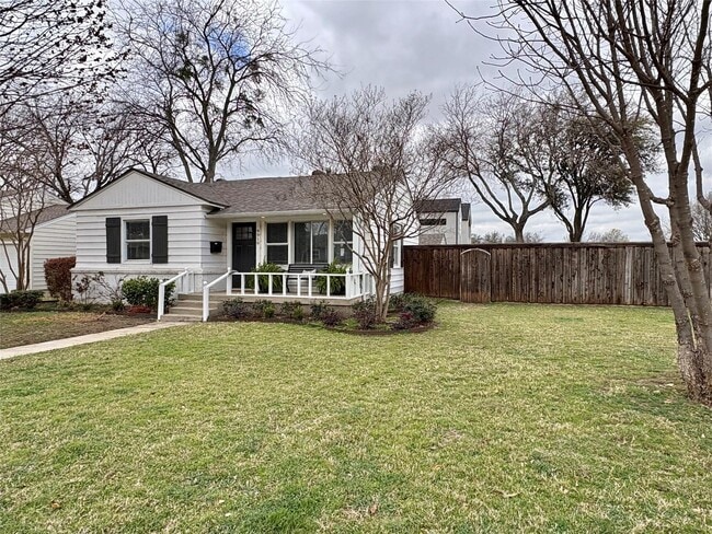 Building Photo - 9919 Dresden Dr