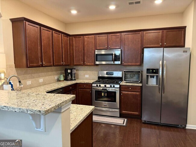 Building Photo - 1055 Hampton Oaks Dr