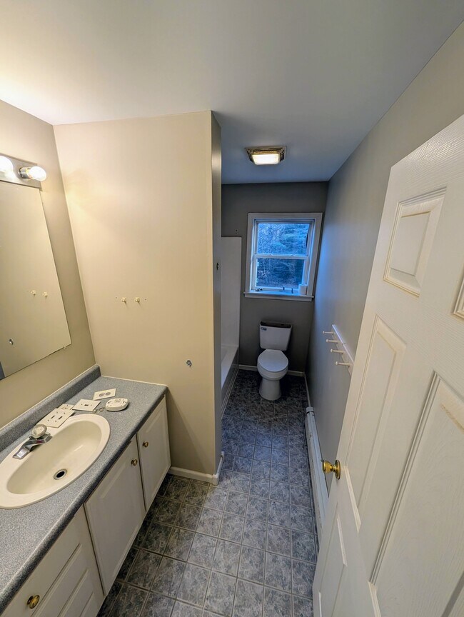 Building Photo - 35 Spiller Rd