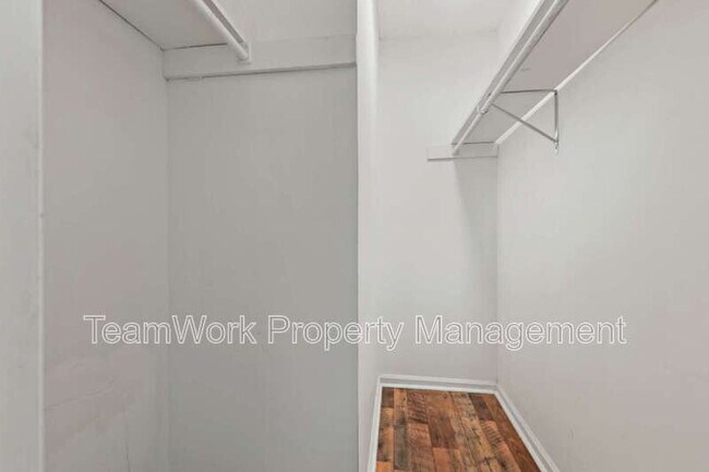 Building Photo - 313 Clearwater Dr