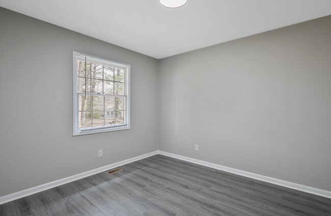 Building Photo - 7252 Ainsley St