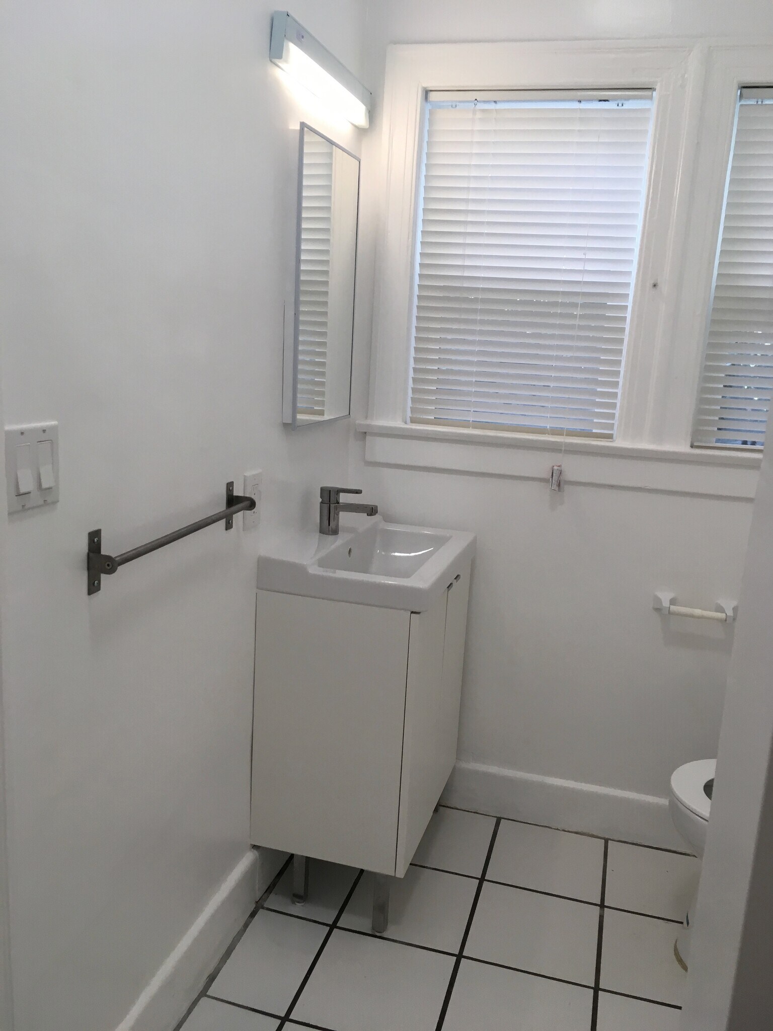 Building Photo - 2035 N Vista del Mar Ave