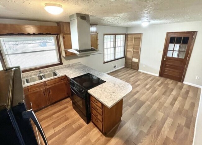 Building Photo - Single Family Home