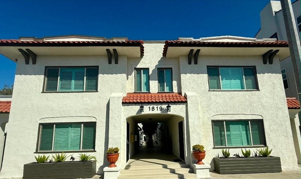 Building Photo - 1819 E. 4th ST. #15