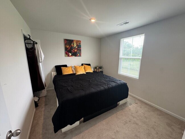 Building Photo - 102 Castlebrook Dr