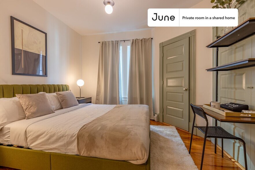 Building Photo - Private bedroom in 4 bed/1 bath Home