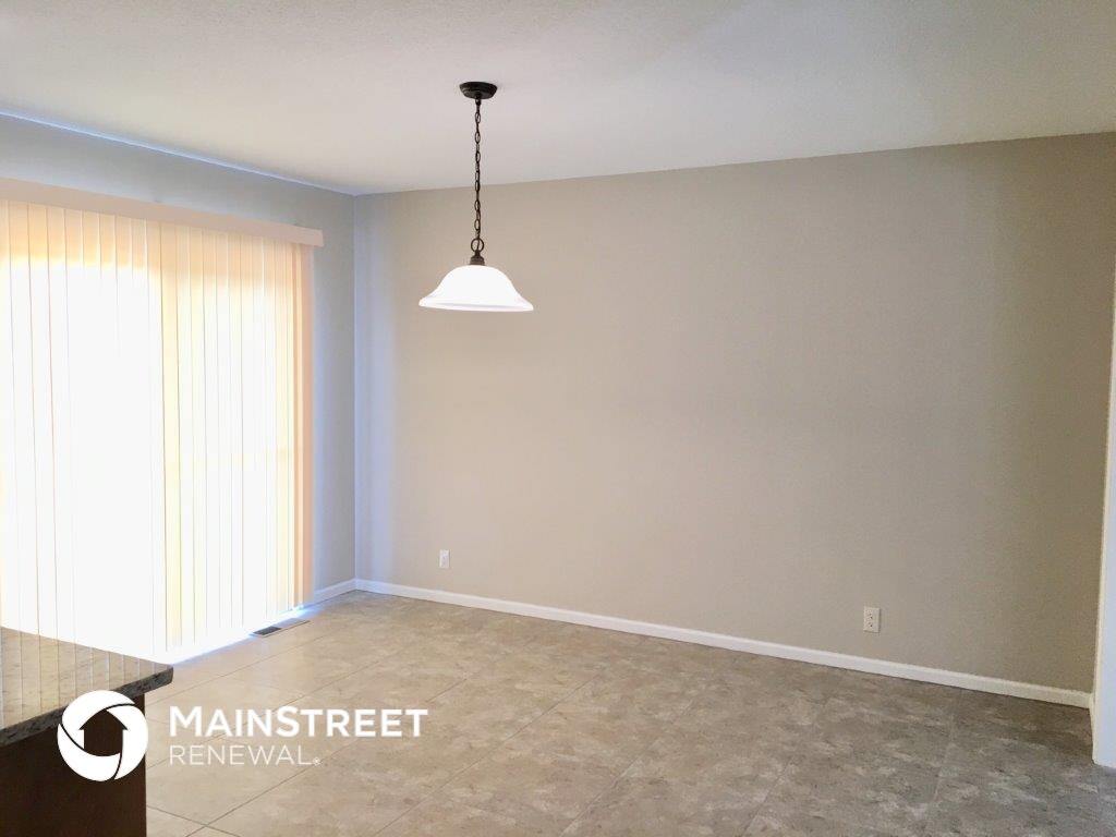 Building Photo - 516 S Poplar St