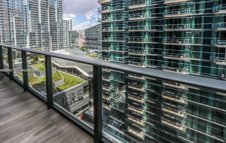 Building Photo - 801 S Miami Ave