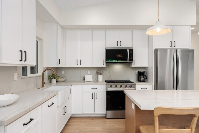 Building Photo - 1559 Rancho Serena