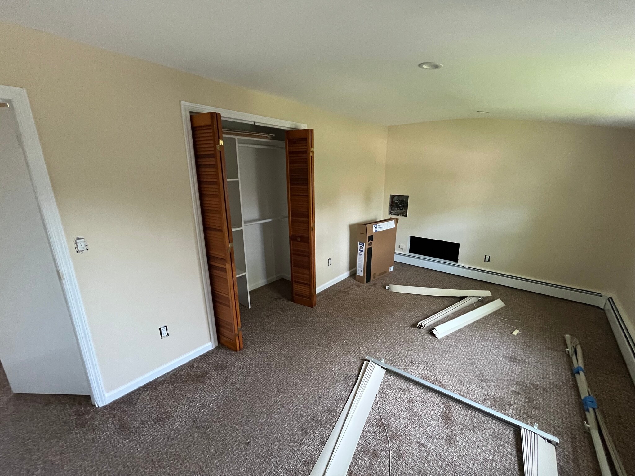 Building Photo - 615 Floral Pl