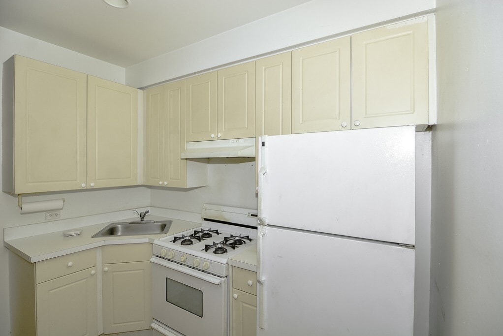 Building Photo - 909 W Dakin