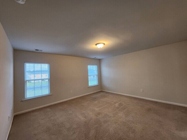 Building Photo - Cane Bay